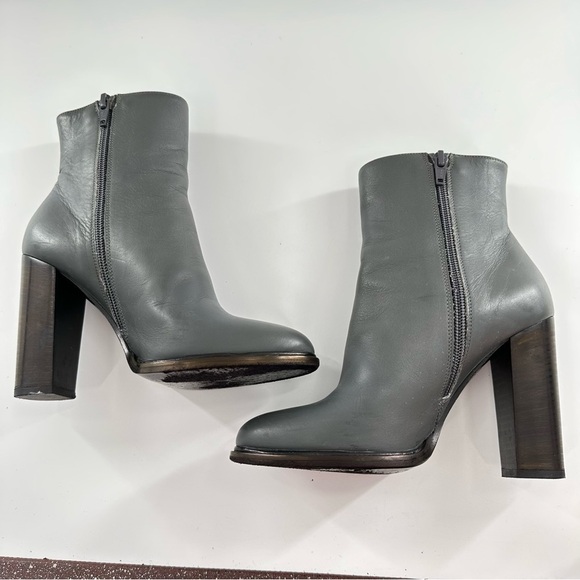 Vince womens ankle booties size 5 35 gray Italian leather boots - Picture 6 of 12